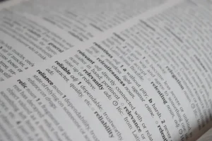 Dlaczego warto korzystać ze słowników językowych